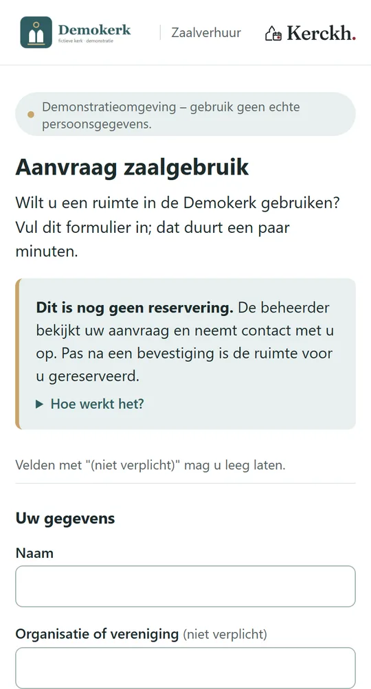 Mobiel aanvraagformulier voor zaalgebruik in de demo-omgeving van Kerckh., met fictieve gegevens.